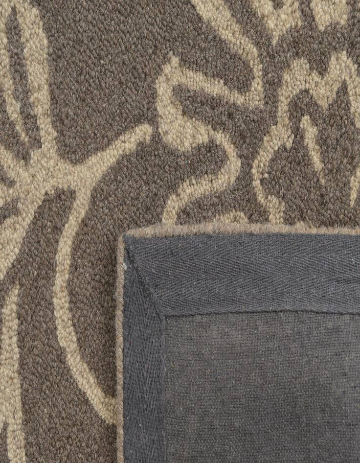 Detail image of  5' 1 x 8' 1 Agra Wool Rug