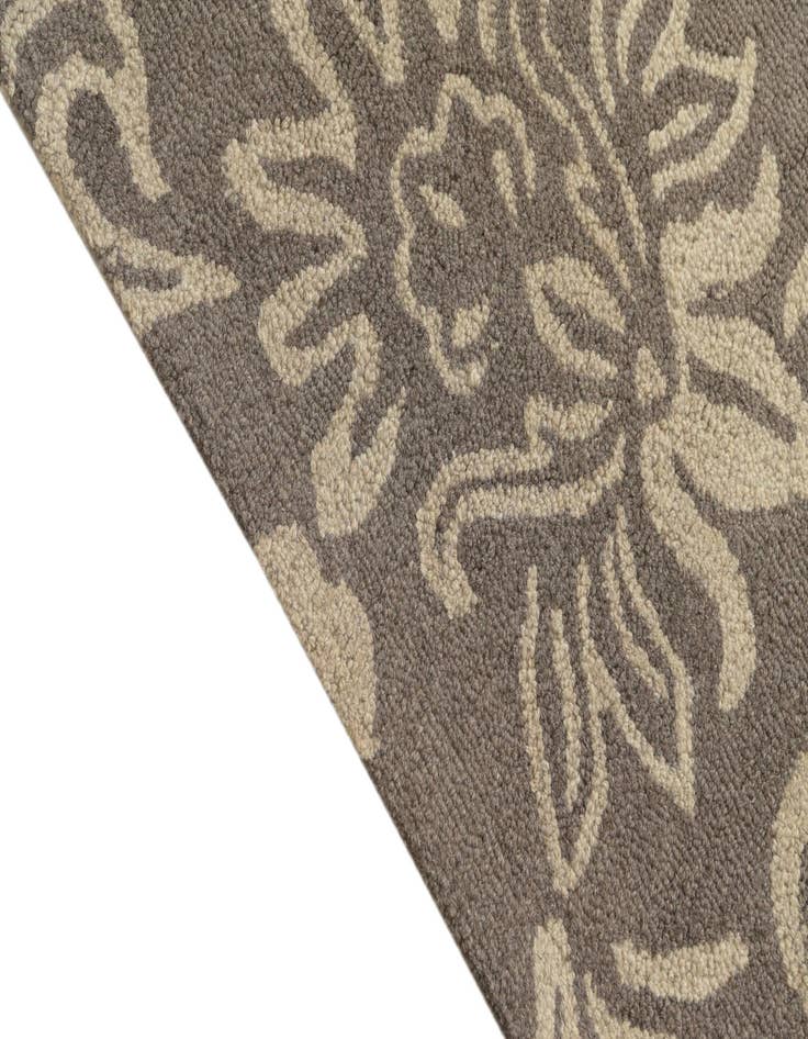 Detail image of  5' 1 x 8' Agra Wool Rug