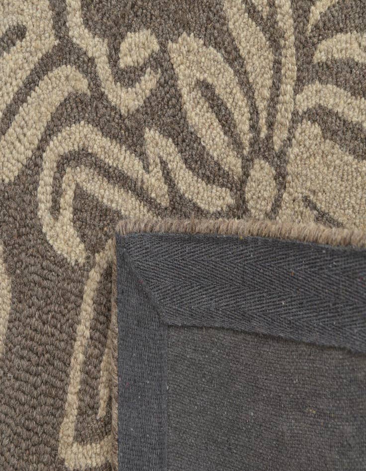 Detail image of  5' x 8' Agra Wool Rug