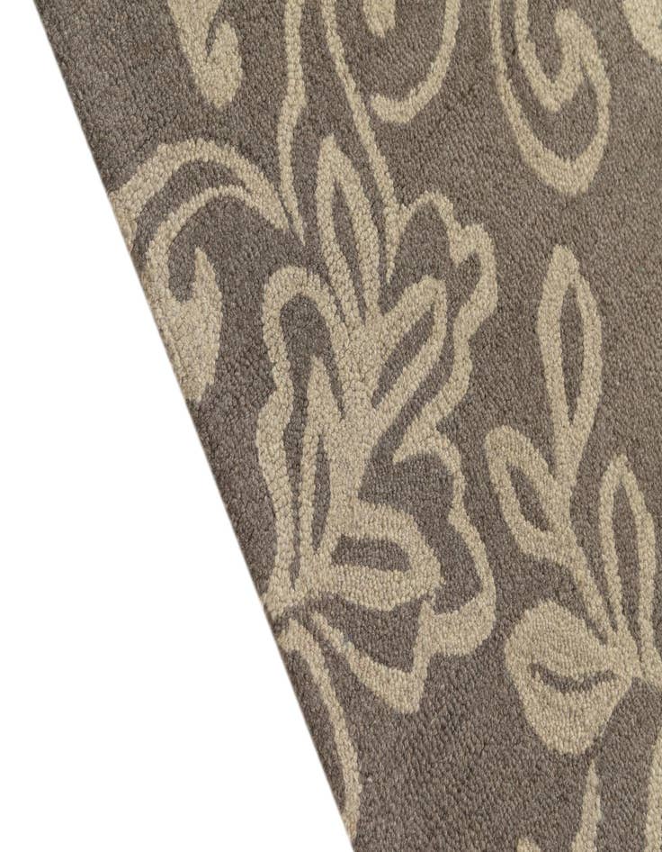 Detail image of  5' x 8' Agra Wool Rug