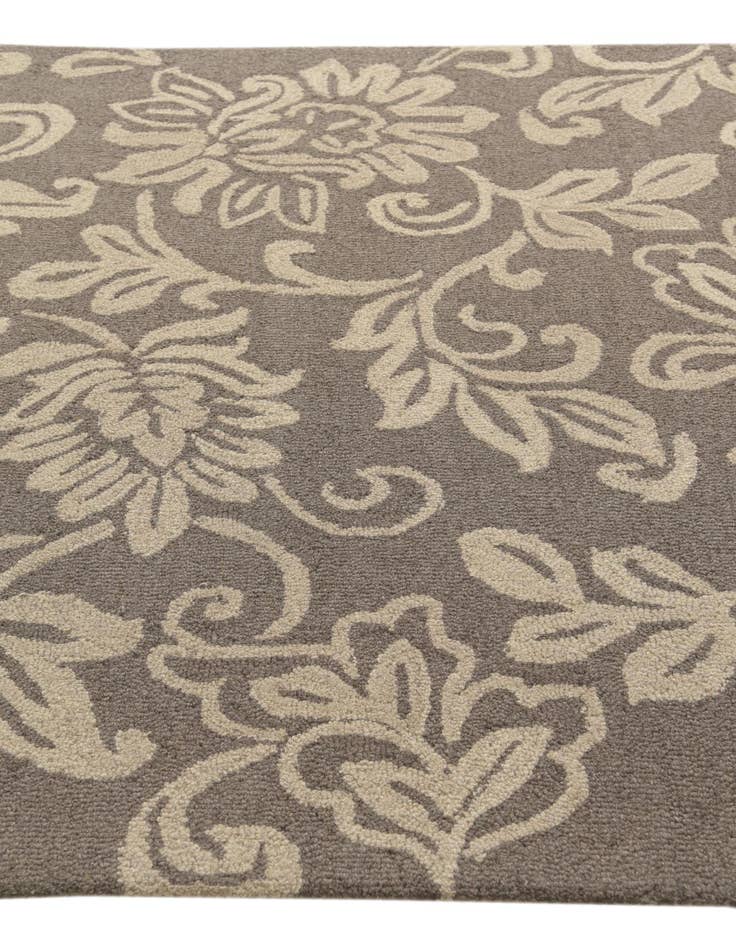 Detail image of  5' 1 x 8' Agra Wool Rug