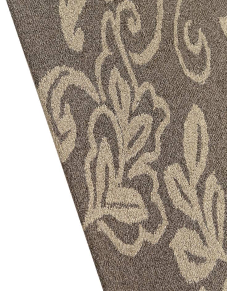 Detail image of  5' 1 x 8' Agra Wool Rug