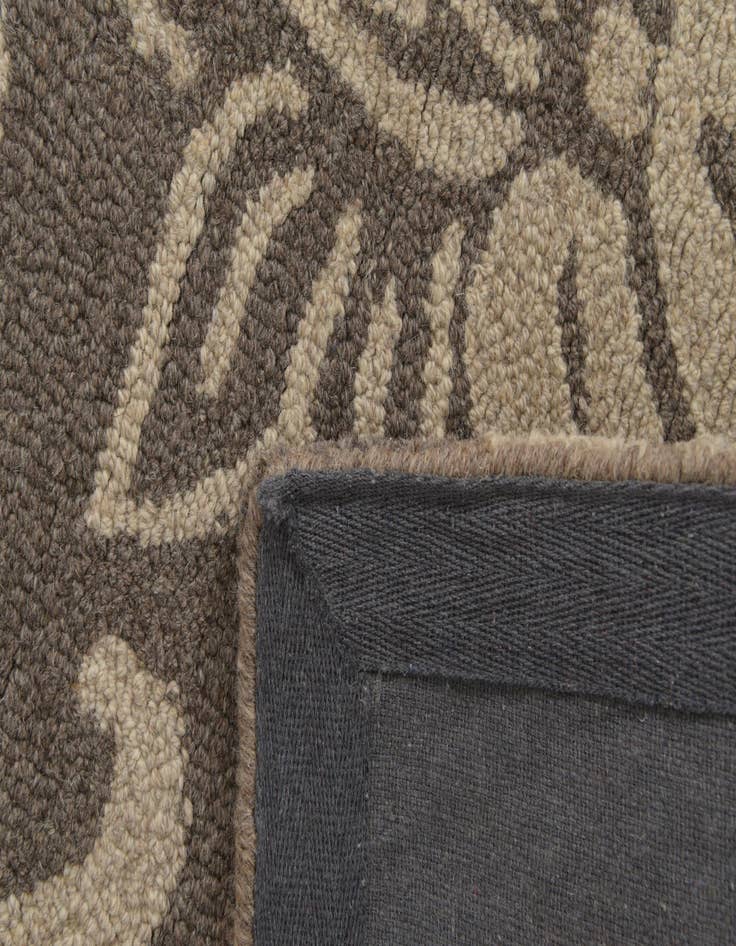 Detail image of  5' 1 x 8' Agra Wool Rug