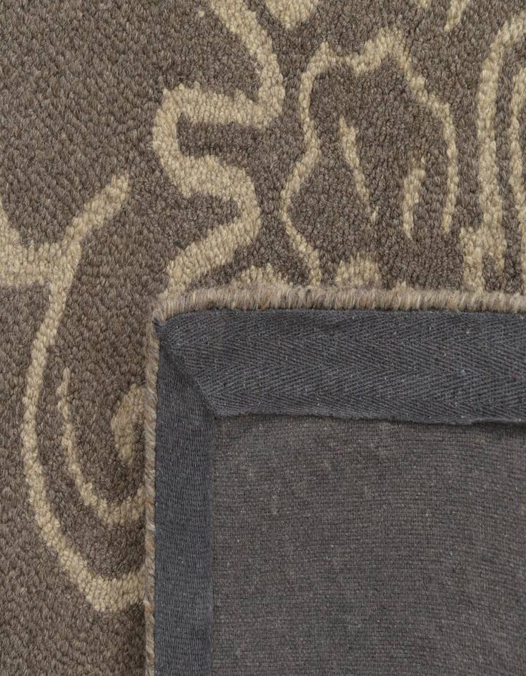 Detail image of  5' 2 x 8' Agra Wool Rug