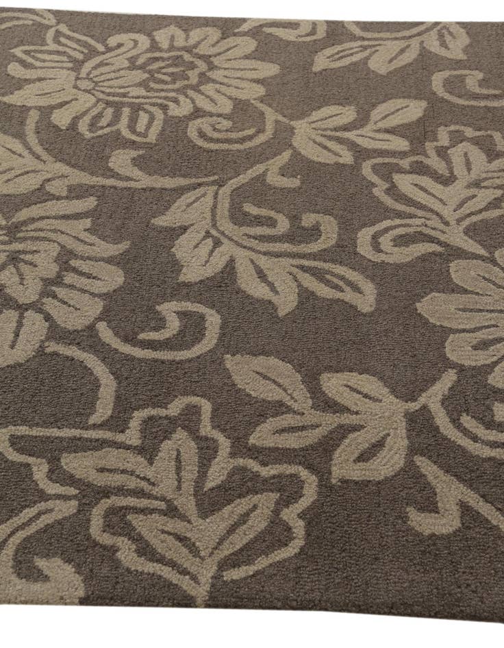 Detail image of  5' x 7' 10 Agra Wool Rug