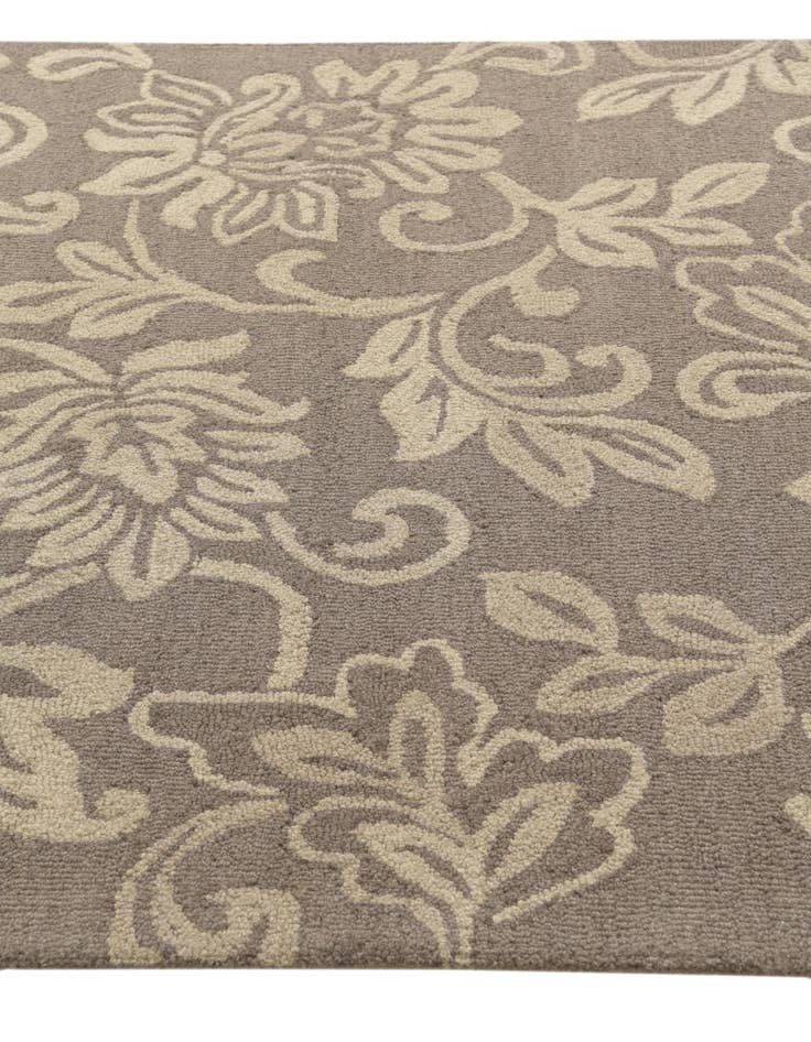 Detail image of  5' x 8' Agra Wool Rug