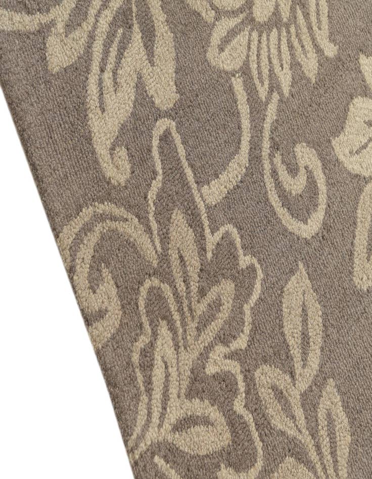 Detail image of  5' x 8' Agra Wool Rug