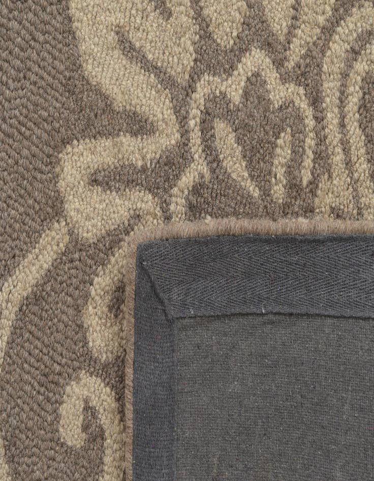 Detail image of  5' x 8' Agra Wool Rug