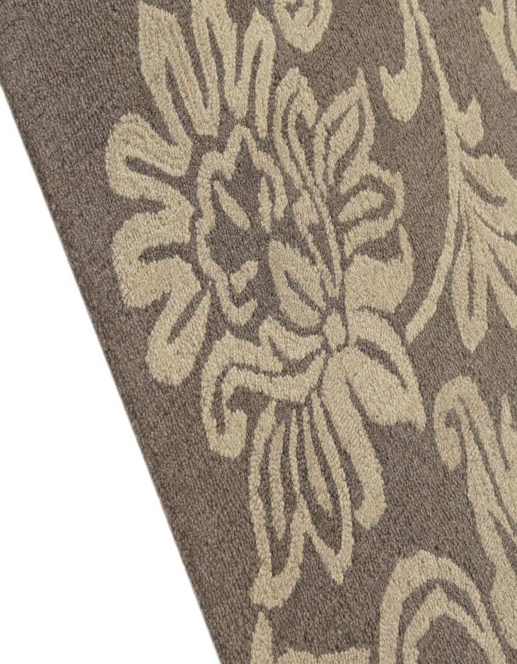 Detail image of  5' 1 x 8' Agra Wool Rug