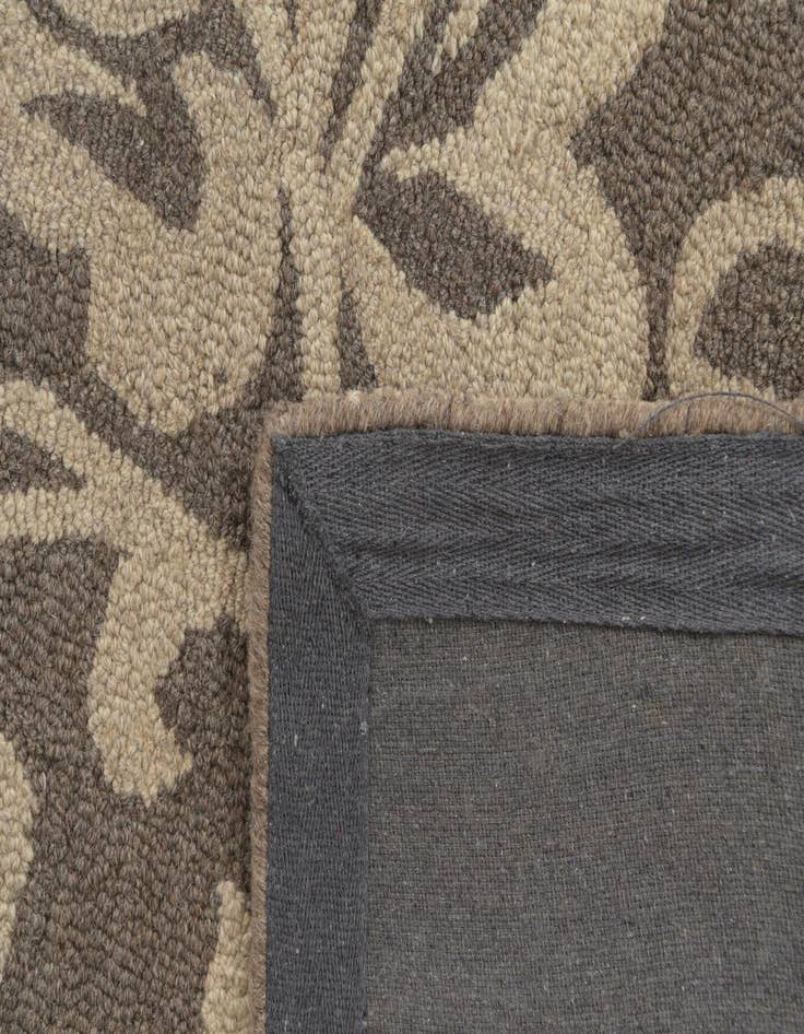 Detail image of  5' 1 x 8' Agra Wool Rug