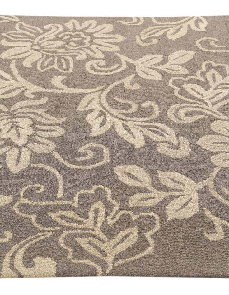 Detail image of  5' x 8' Agra Wool Rug