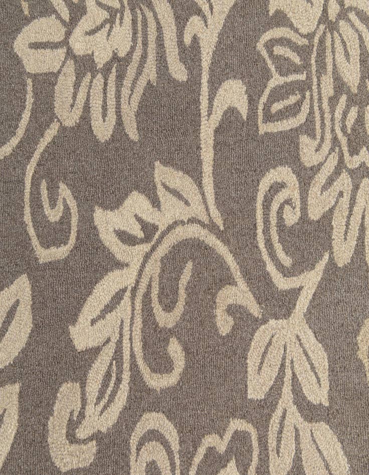 Detail image of  5' x 8' Agra Wool Rug