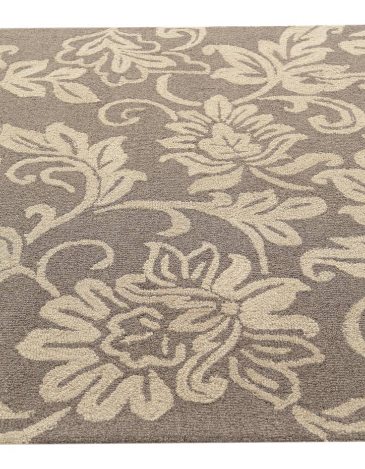 Detail image of  5' 1 x 8' Agra Wool Rug
