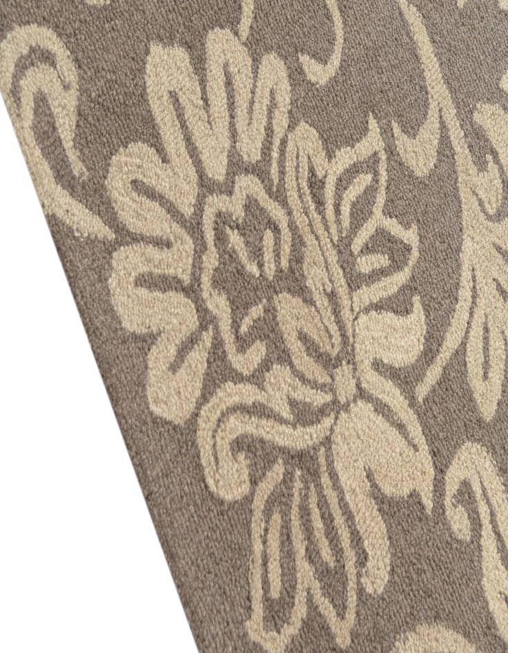 Detail image of  5' 1 x 8' Agra Wool Rug