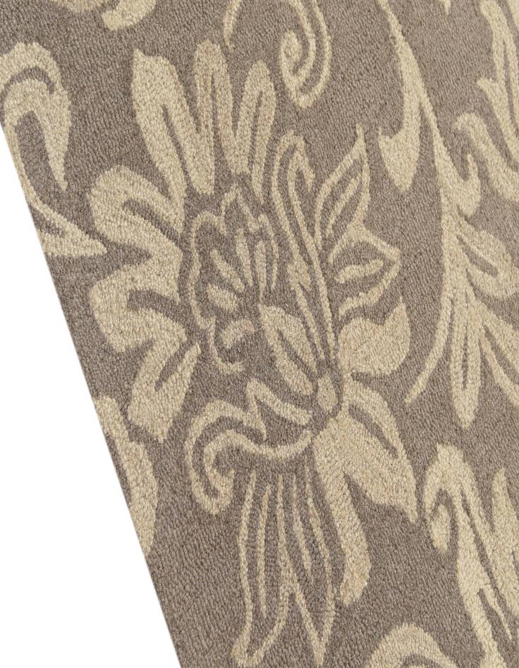 Detail image of  5' x 8' Agra Wool Rug