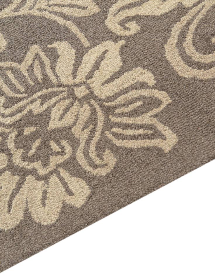Detail image of  5' x 8' Agra Wool Rug