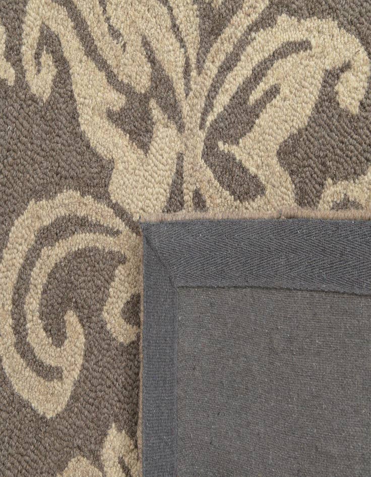 Detail image of  5' x 8' Agra Wool Rug