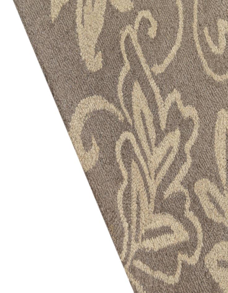 Detail image of  5' x 7' 10 Agra Wool Rug