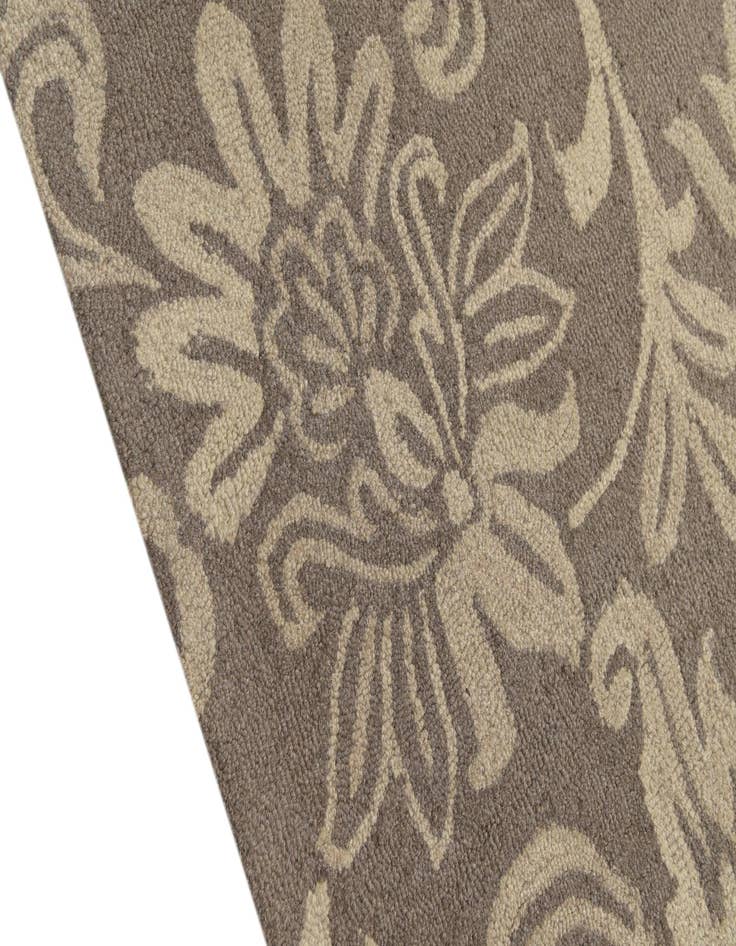 Detail image of 5' x 8' Agra Wool Rug