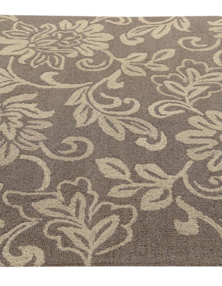 Detail image of  5' 1 x 8' Agra Wool Rug