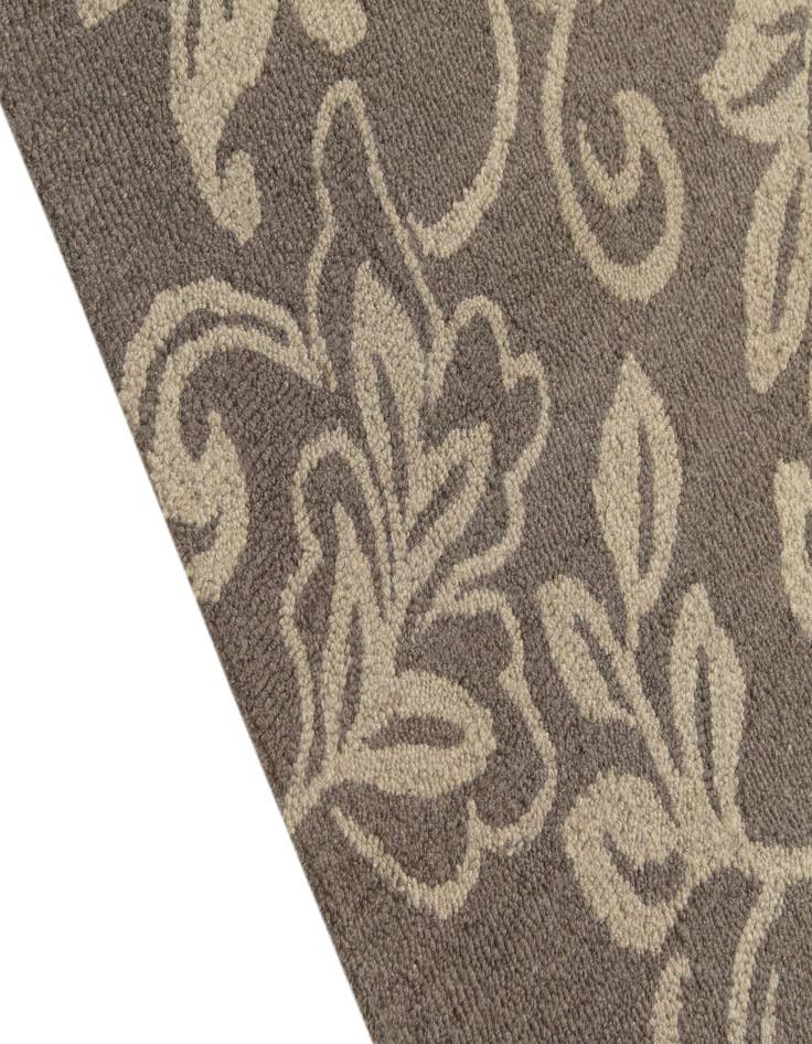 Detail image of  5' 1 x 8' Agra Wool Rug