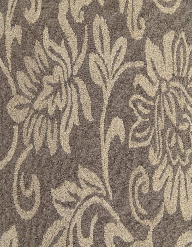 Detail image of  5' 1 x 8' Agra Wool Rug