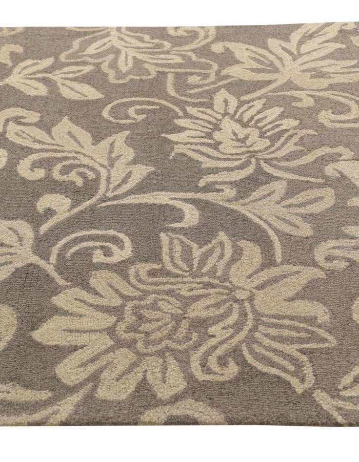 Detail image of  5' x 8' Agra Wool Rug