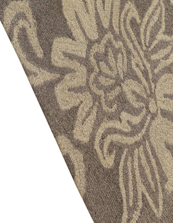 Detail image of  5' x 8' Agra Wool Rug