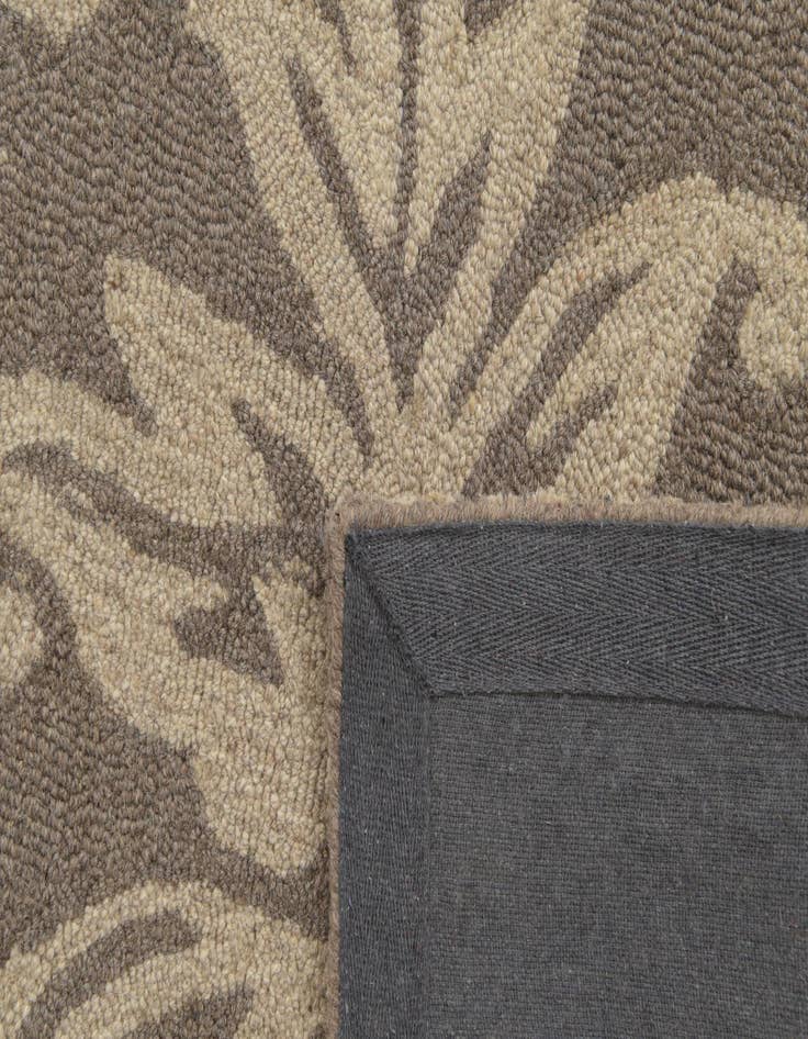 Detail image of  5' x 8' Agra Wool Rug