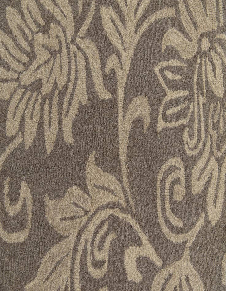 Detail image of  5' x 8' Agra Wool Rug