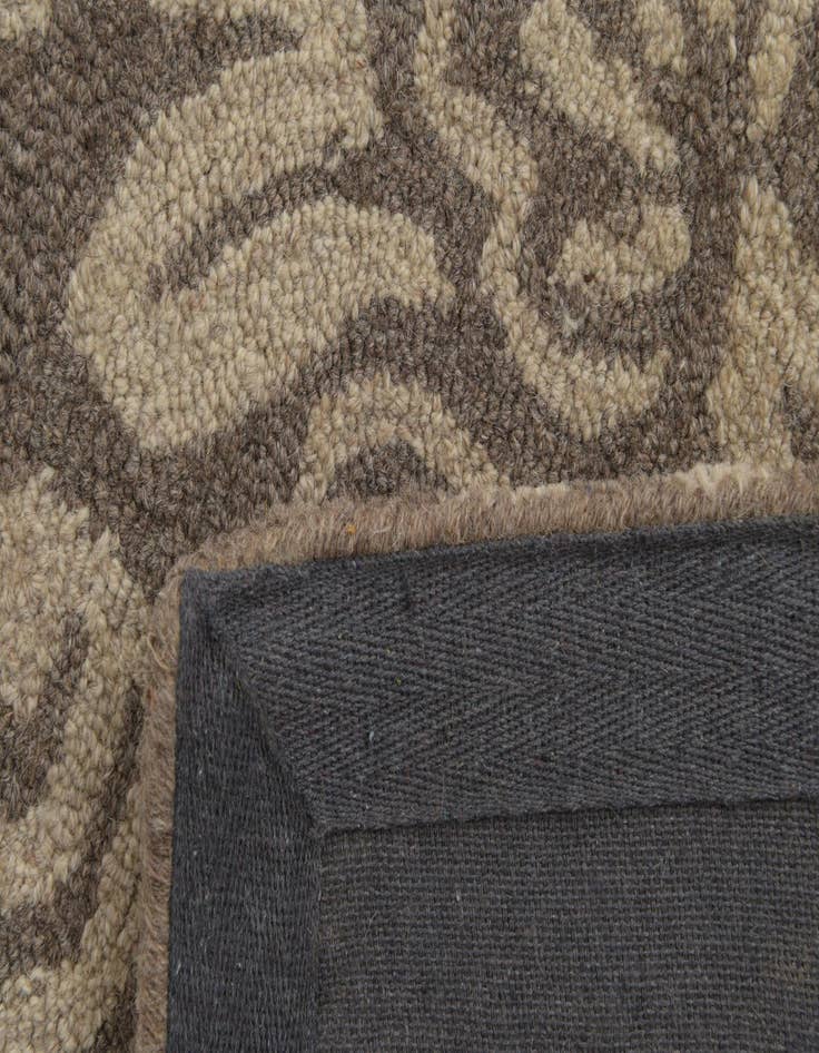 Detail image of  5' x 8' Agra Wool Rug