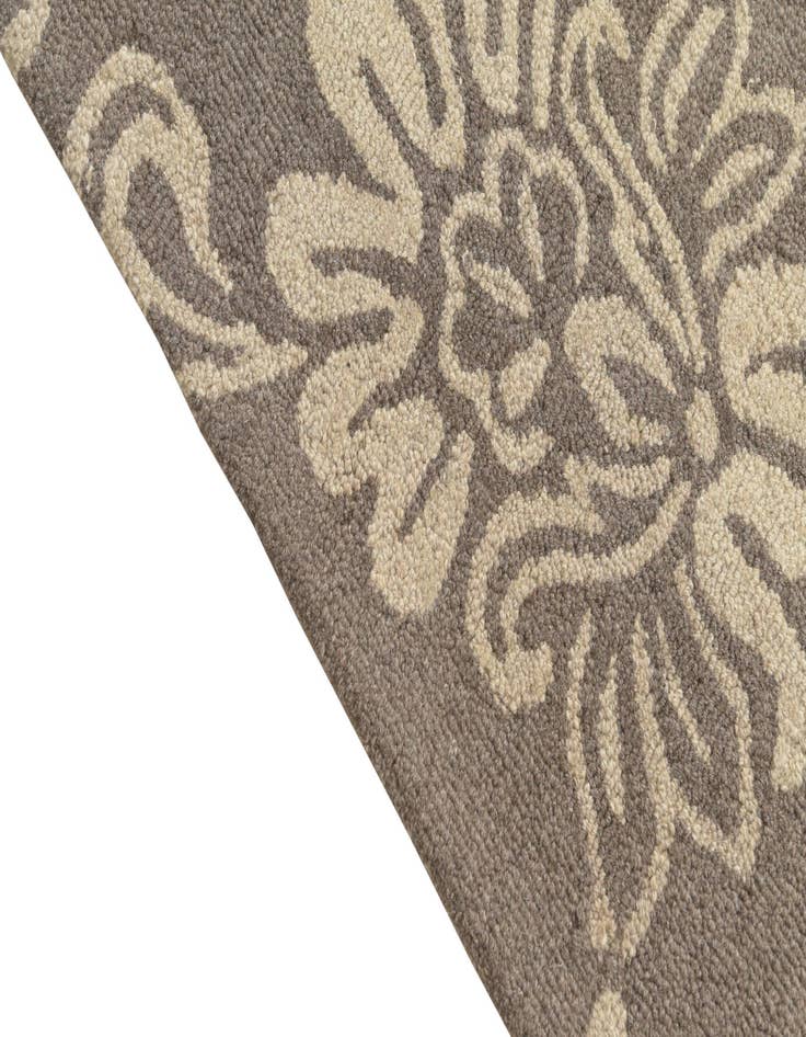 Detail image of  5' 1 x 8' Agra Wool Rug