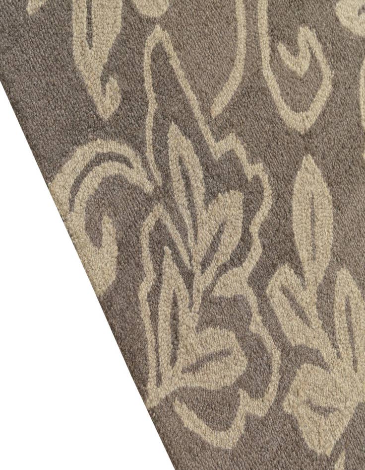 Detail image of  5' x 8' Agra Wool Rug