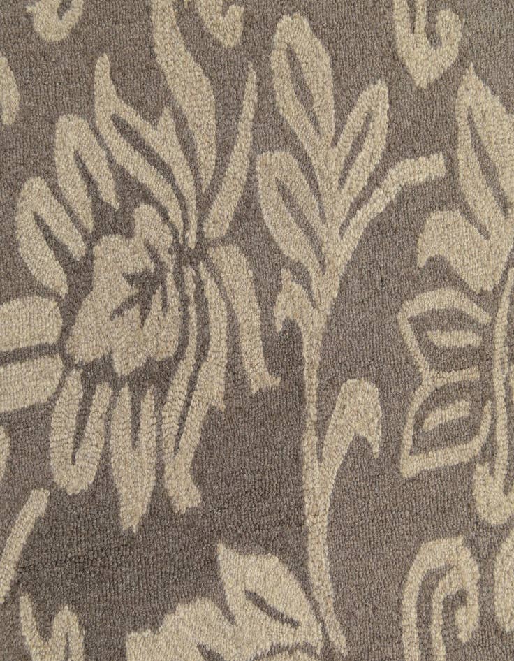 Detail image of  5' x 8' Agra Wool Rug