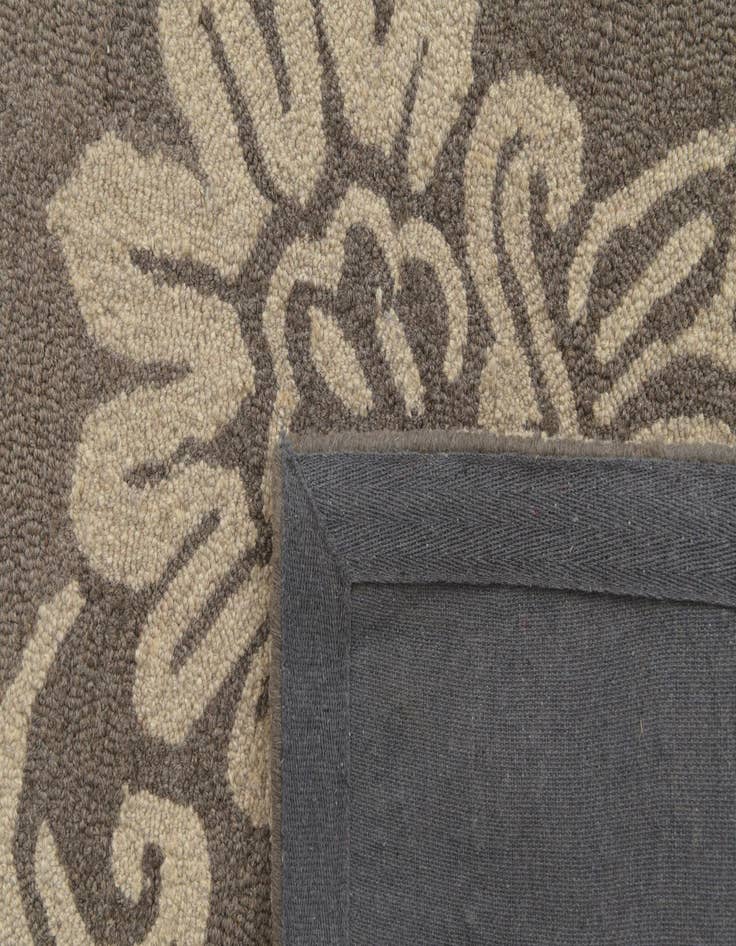 Detail image of  5' x 8' Agra Wool Rug