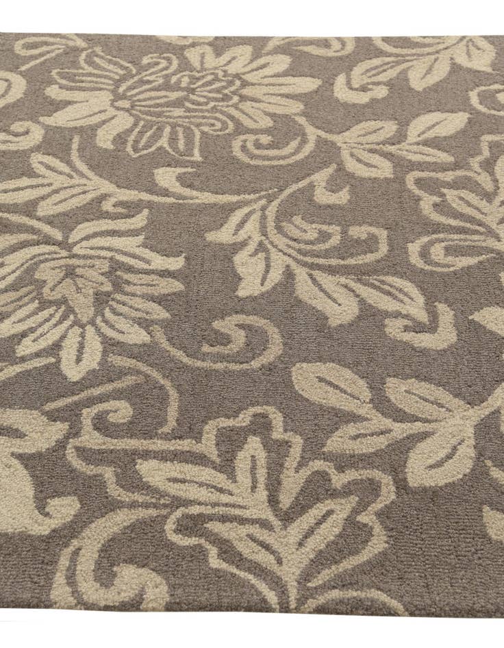 Detail image of  5' 1 x 8' Agra Wool Rug