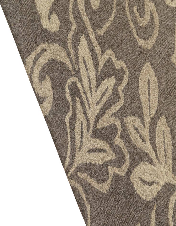 Detail image of  5' 1 x 8' Agra Wool Rug