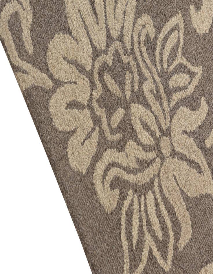 Detail image of  5' x 8' Agra Wool Rug