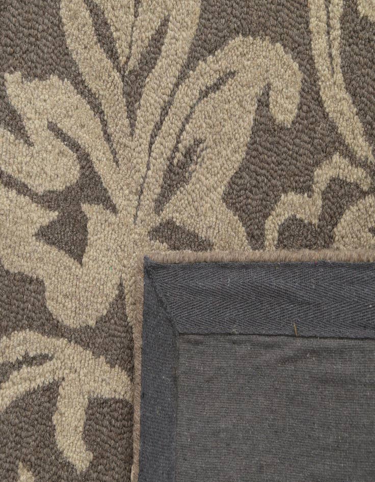Detail image of  5' x 8' Agra Wool Rug
