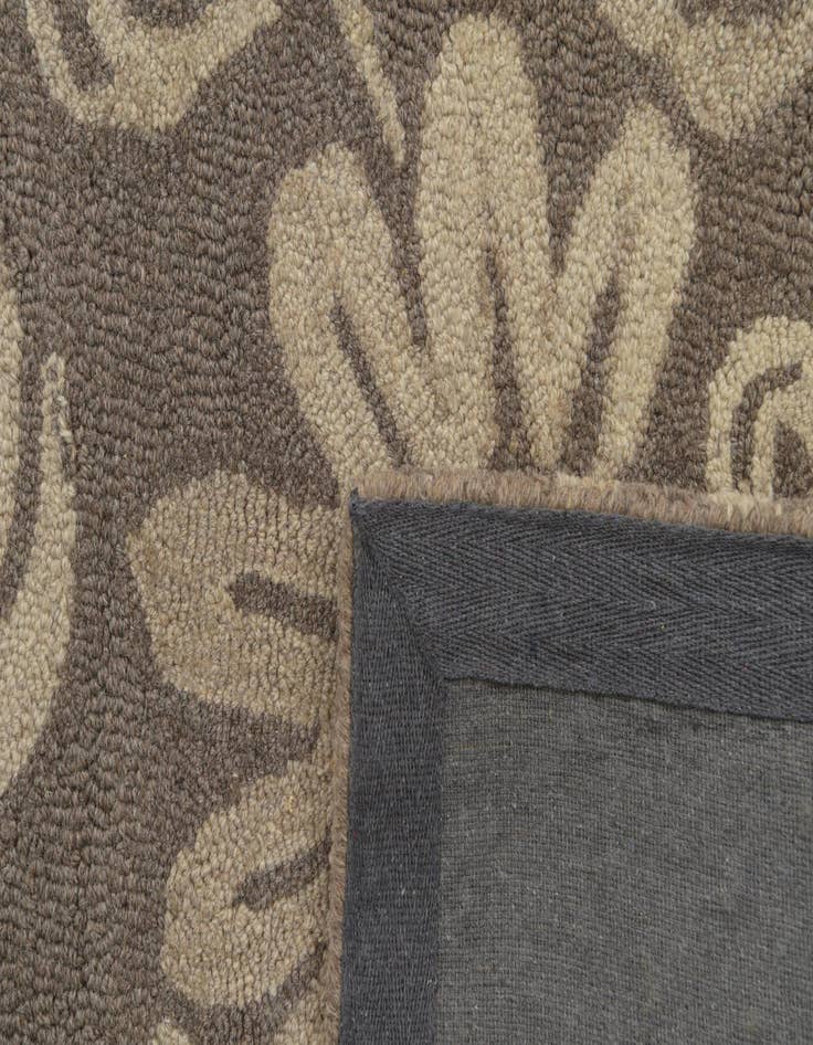 Detail image of  5' x 8' Agra Wool Rug
