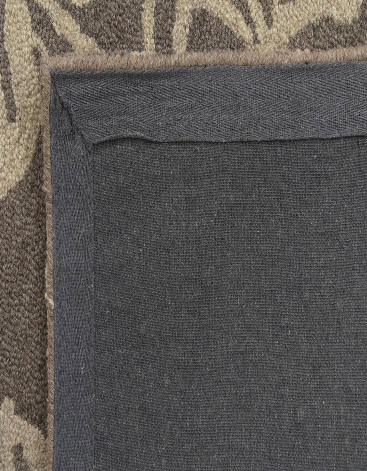 Detail image of  5' x 8' Agra Wool Rug