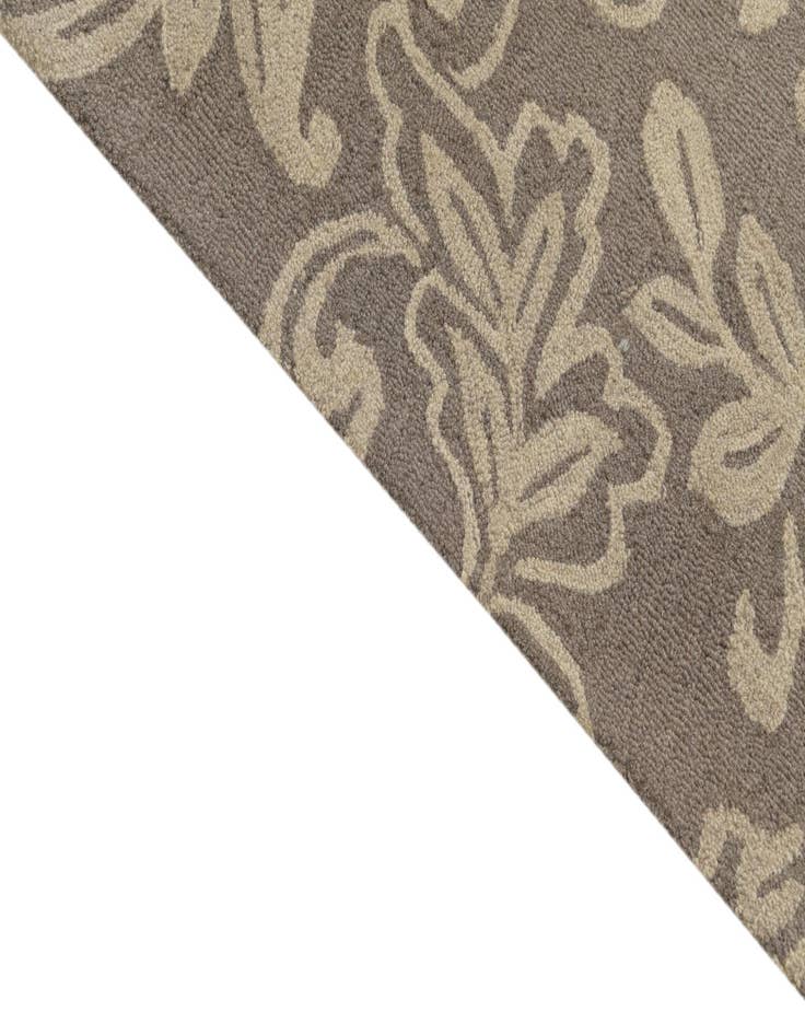 Detail image of  5' x 8' Agra Wool Rug