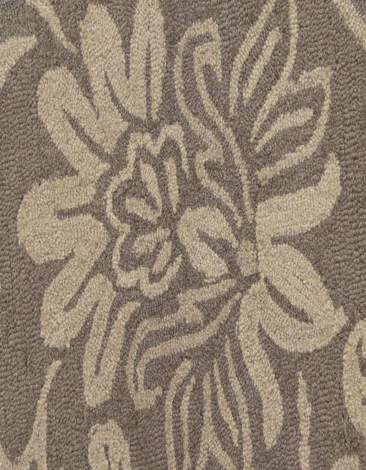 Detail image of  5' x 8' Agra Wool Rug
