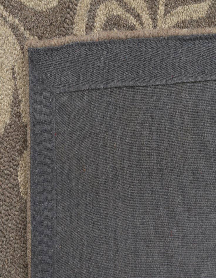 Detail image of  5' x 8' Agra Wool Rug