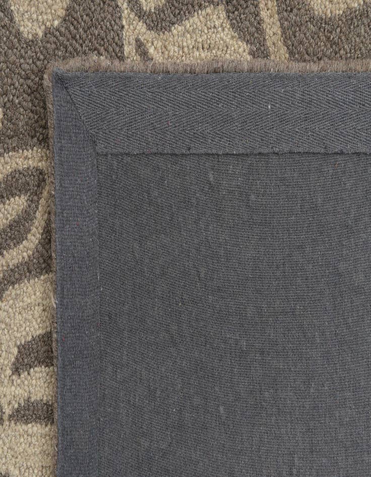 Detail image of  5' x 8' Agra Wool Rug