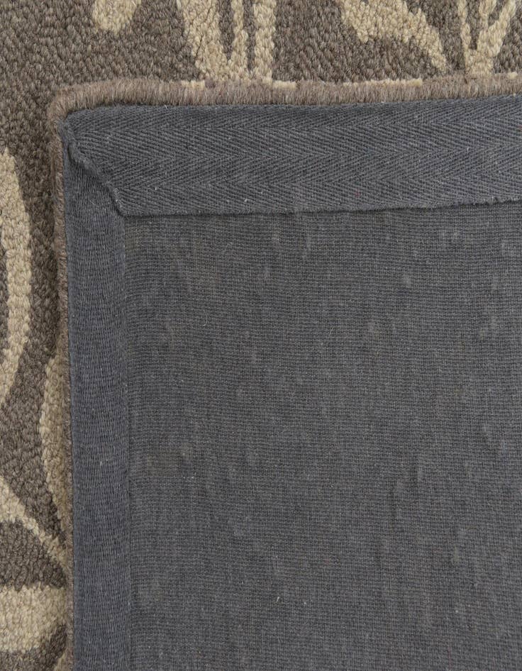 Detail image of  5' x 8' Agra Wool Rug