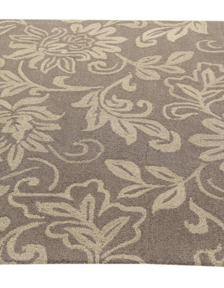 Detail image of  5' x 8' Agra Wool Rug