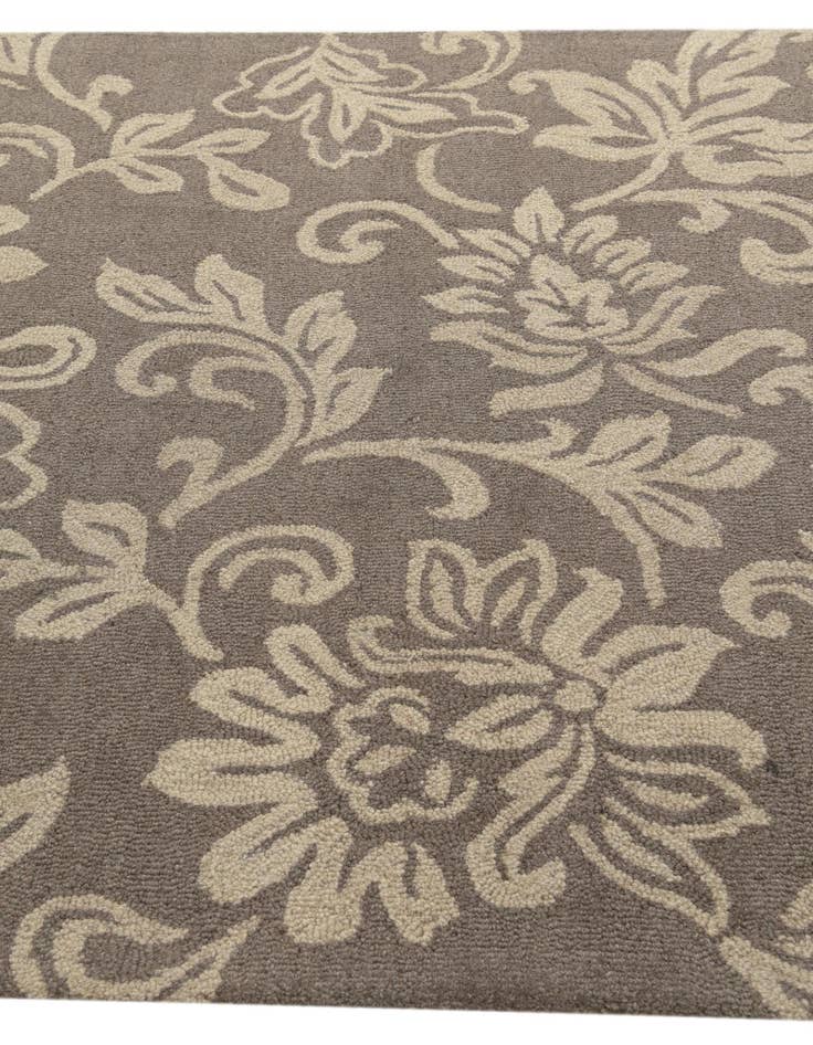 Detail image of  5' x 8' Agra Wool Rug