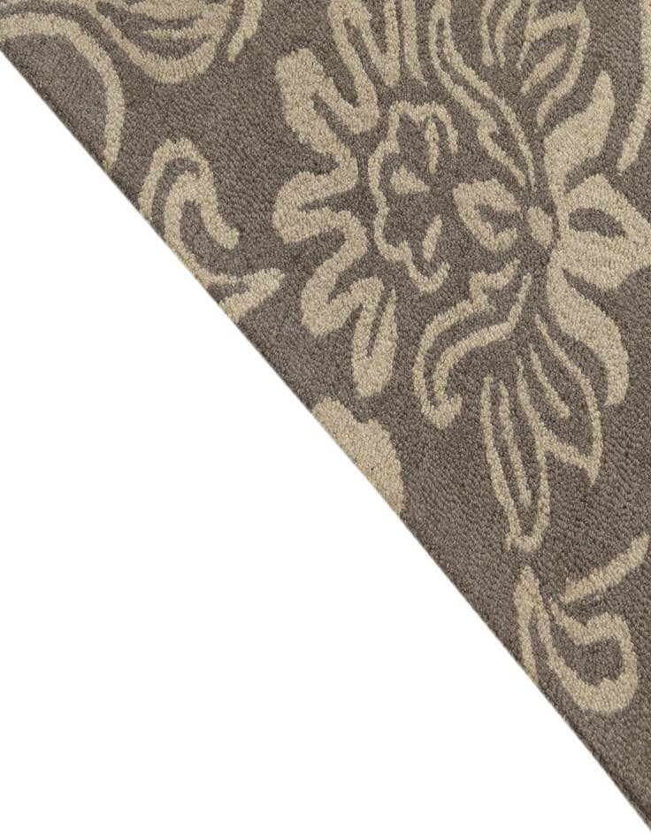 Detail image of  5' x 8' Agra Wool Rug