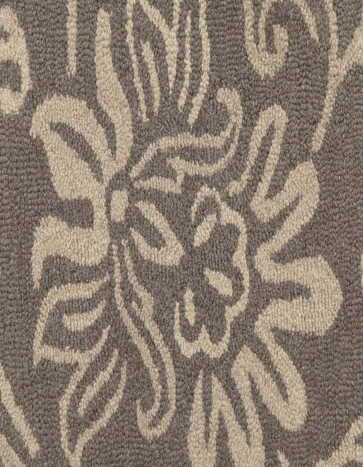 Detail image of  5' x 8' Agra Wool Rug